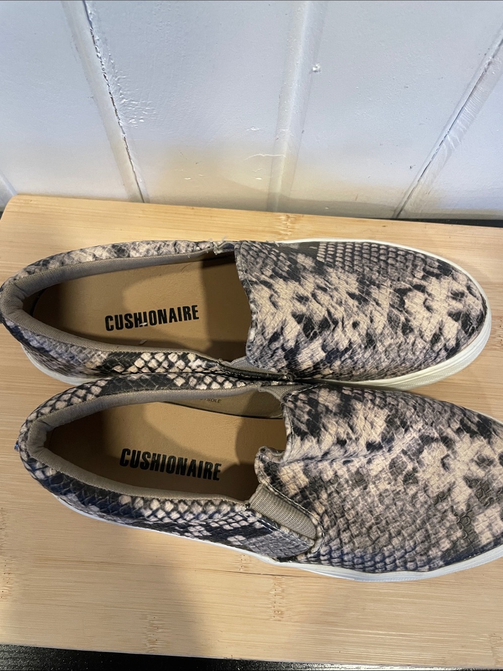 Cushionaire Slip-On Sneakers with Neutral Snake Print size 6 - Picture 7 of 7